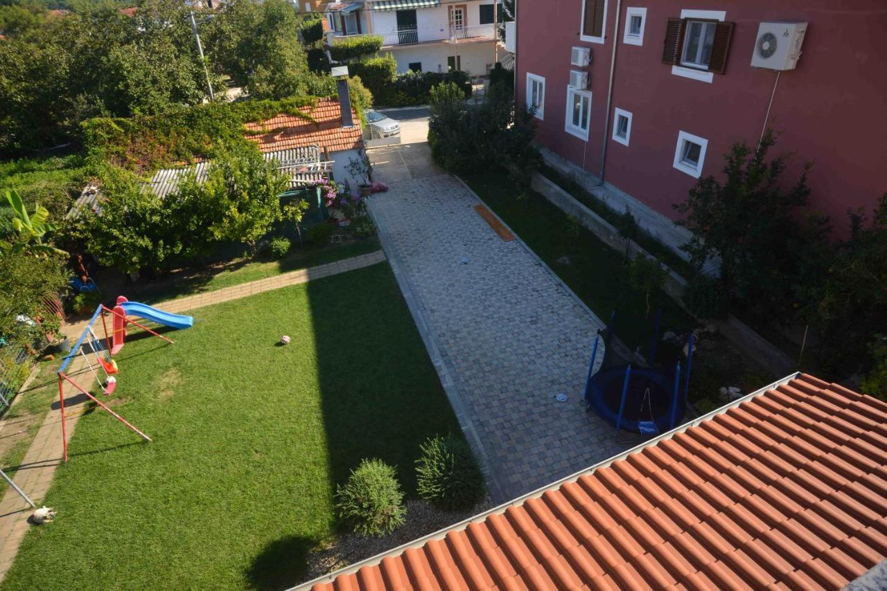 Apartments Tomic Биоград-на-Мору Экстерьер фото
