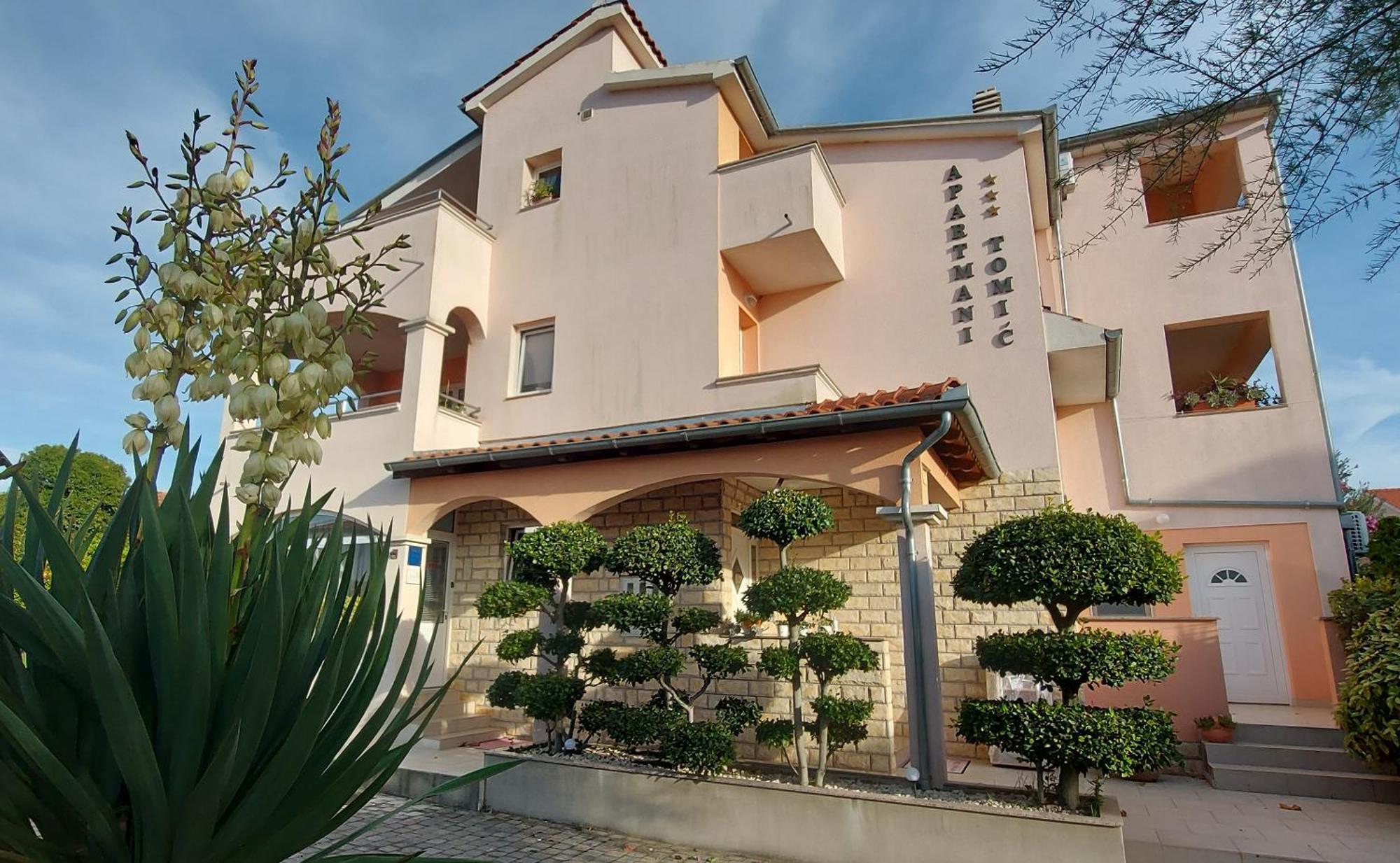 Apartments Tomic Биоград-на-Мору Экстерьер фото