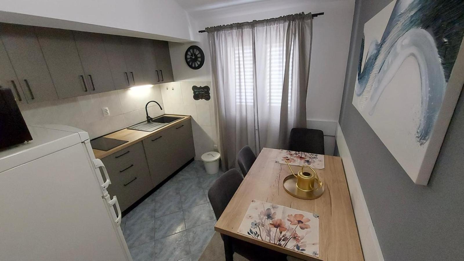 Apartments Tomic Биоград-на-Мору Экстерьер фото