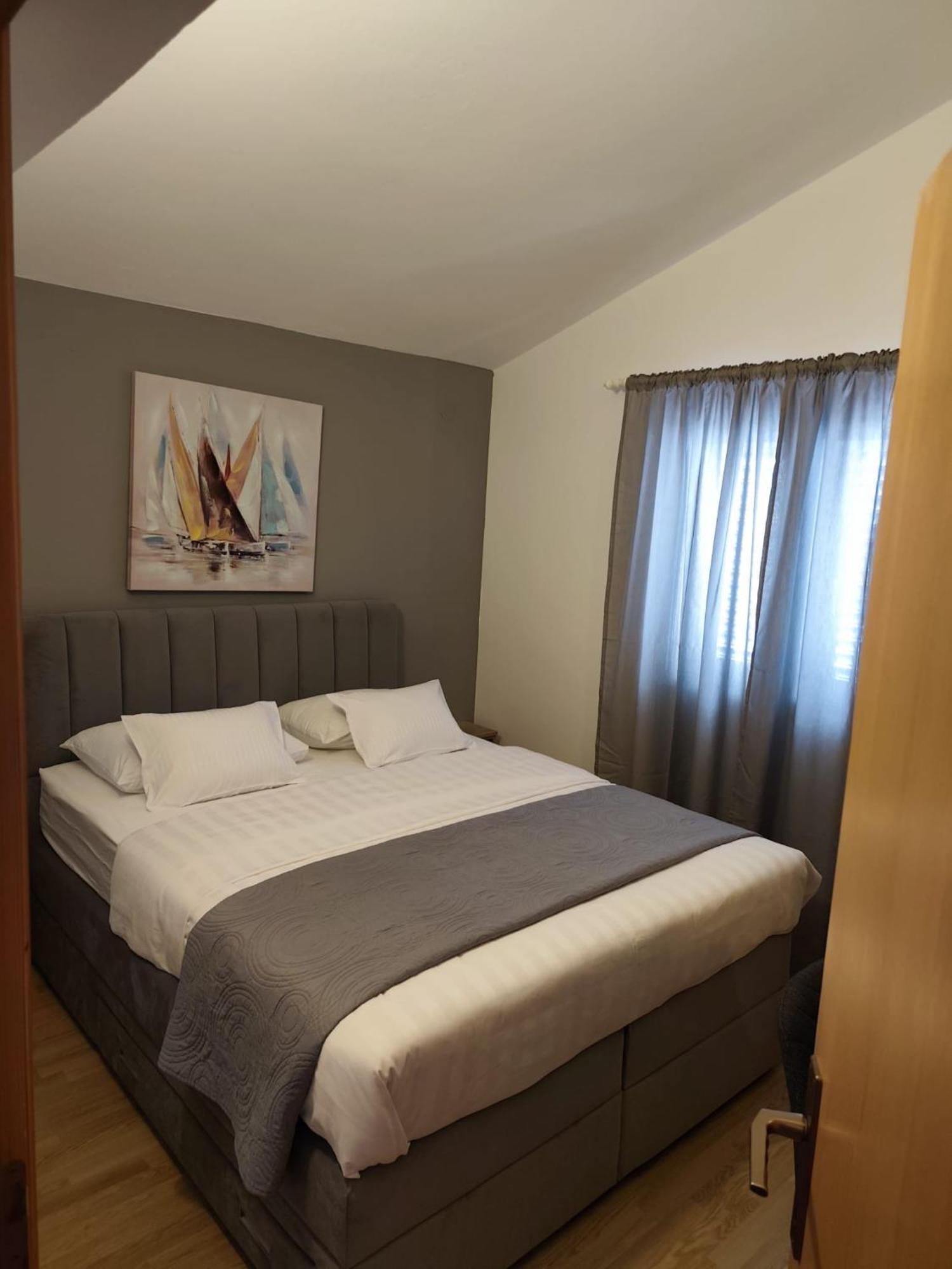 Apartments Tomic Биоград-на-Мору Экстерьер фото