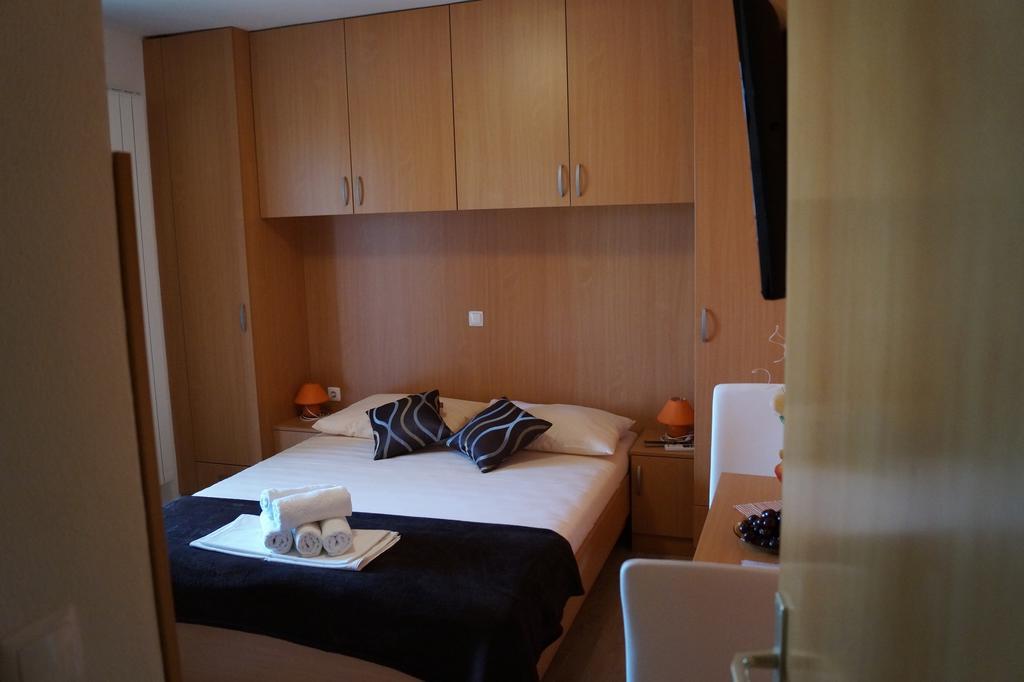 Apartments Tomic Биоград-на-Мору Номер фото