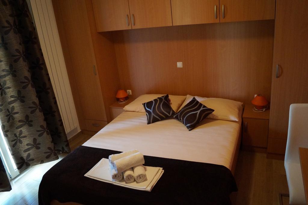 Apartments Tomic Биоград-на-Мору Номер фото